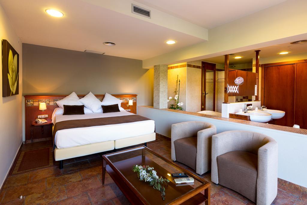 Mas De La Sala Hotel Sallent Exterior photo